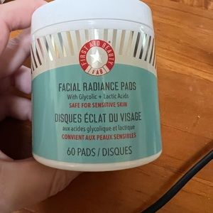 First Aid Beauty Facial Radiance Pads